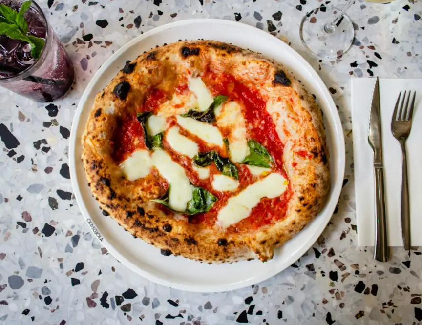 Best Halal Pizza Places in the UK - From Italian to Fusion - Halalin Halal Food Guide