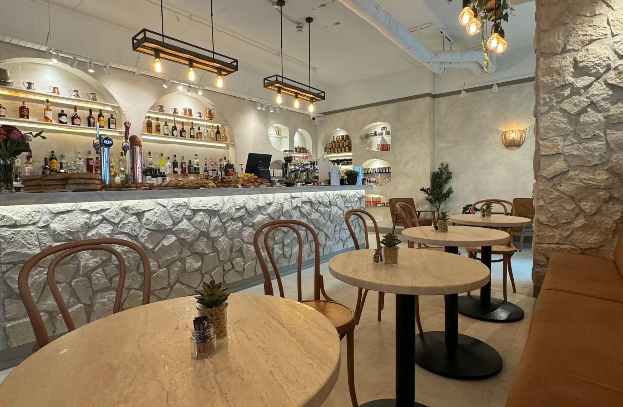 longa restaurant - Halal Middle Eastern & Arab in Cardiff
